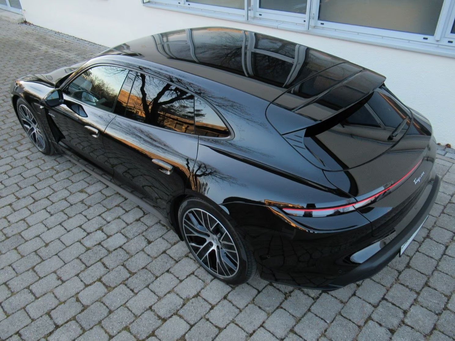Porsche_Taycan_2025_005.jpg