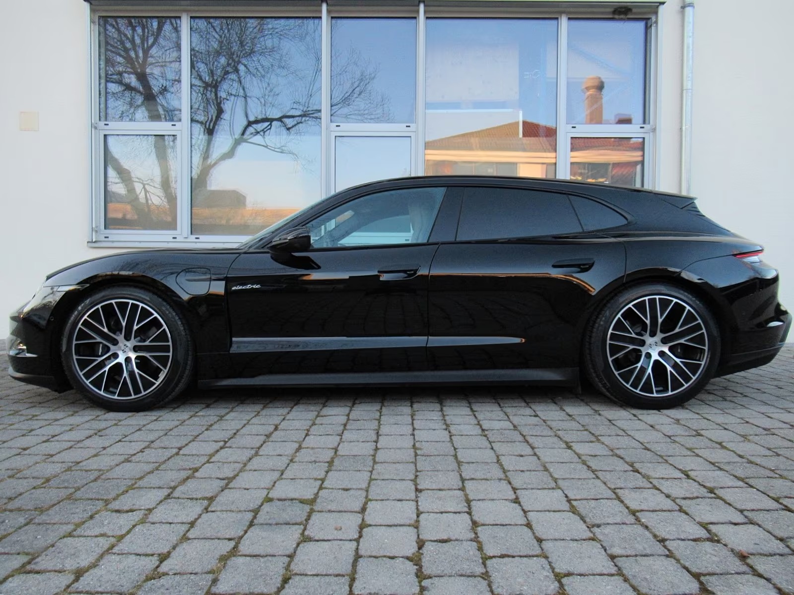 Porsche_Taycan_2025_007.jpg