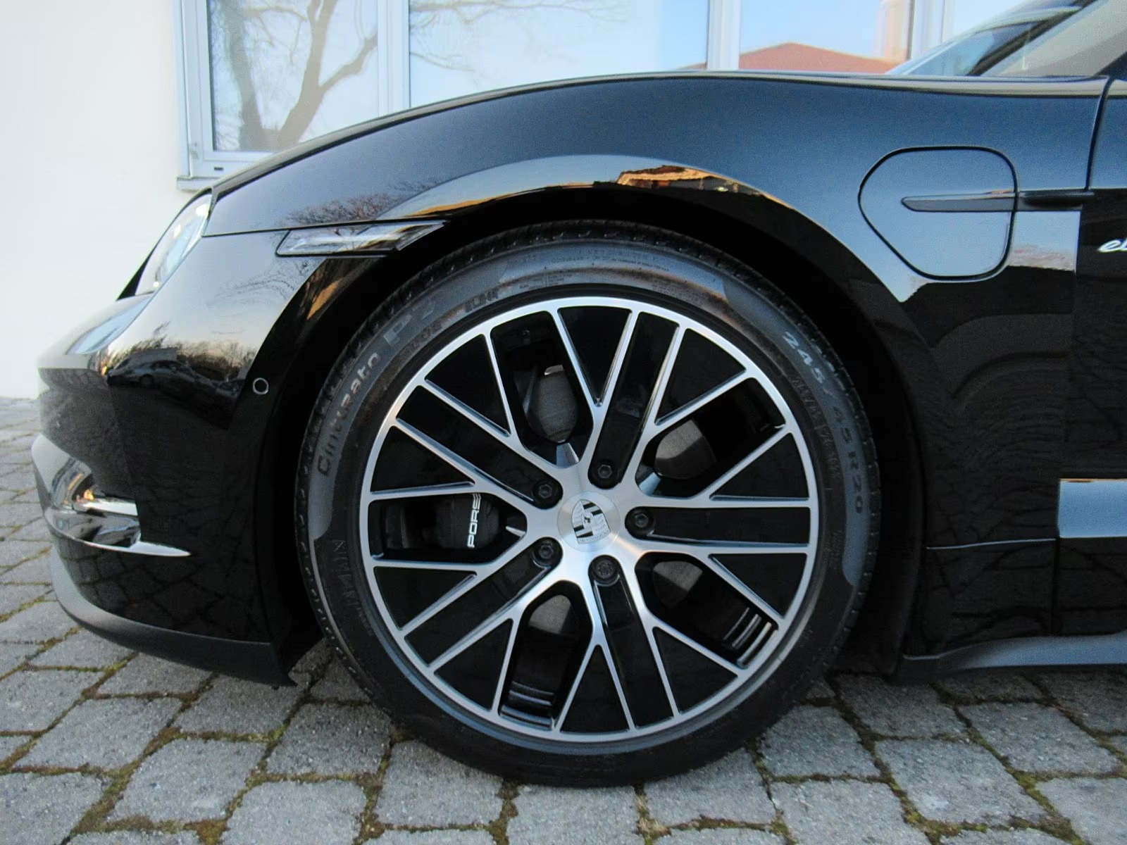 Porsche_Taycan_2025_011.jpg