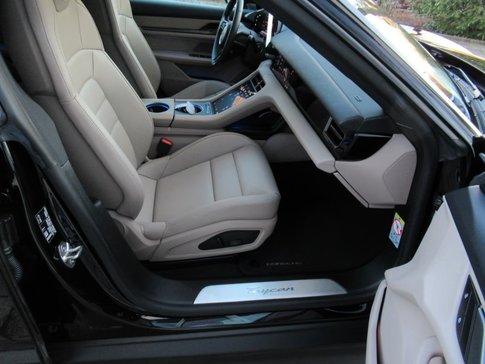 Porsche_Taycan_2025_012.jpg