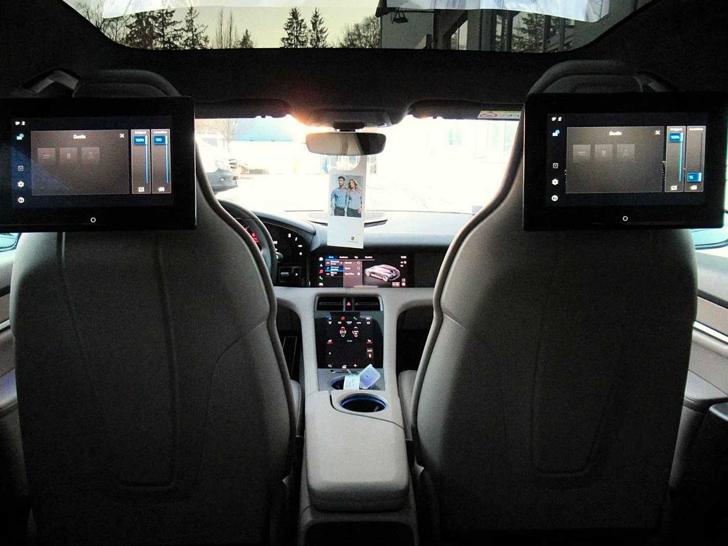 Porsche_Taycan_2025_014.jpg