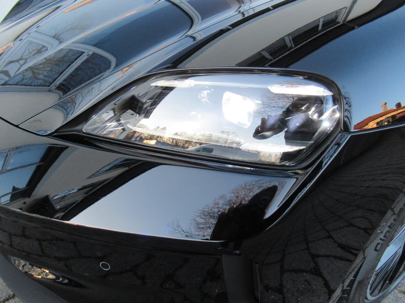 Porsche_Taycan_2025_018.jpg