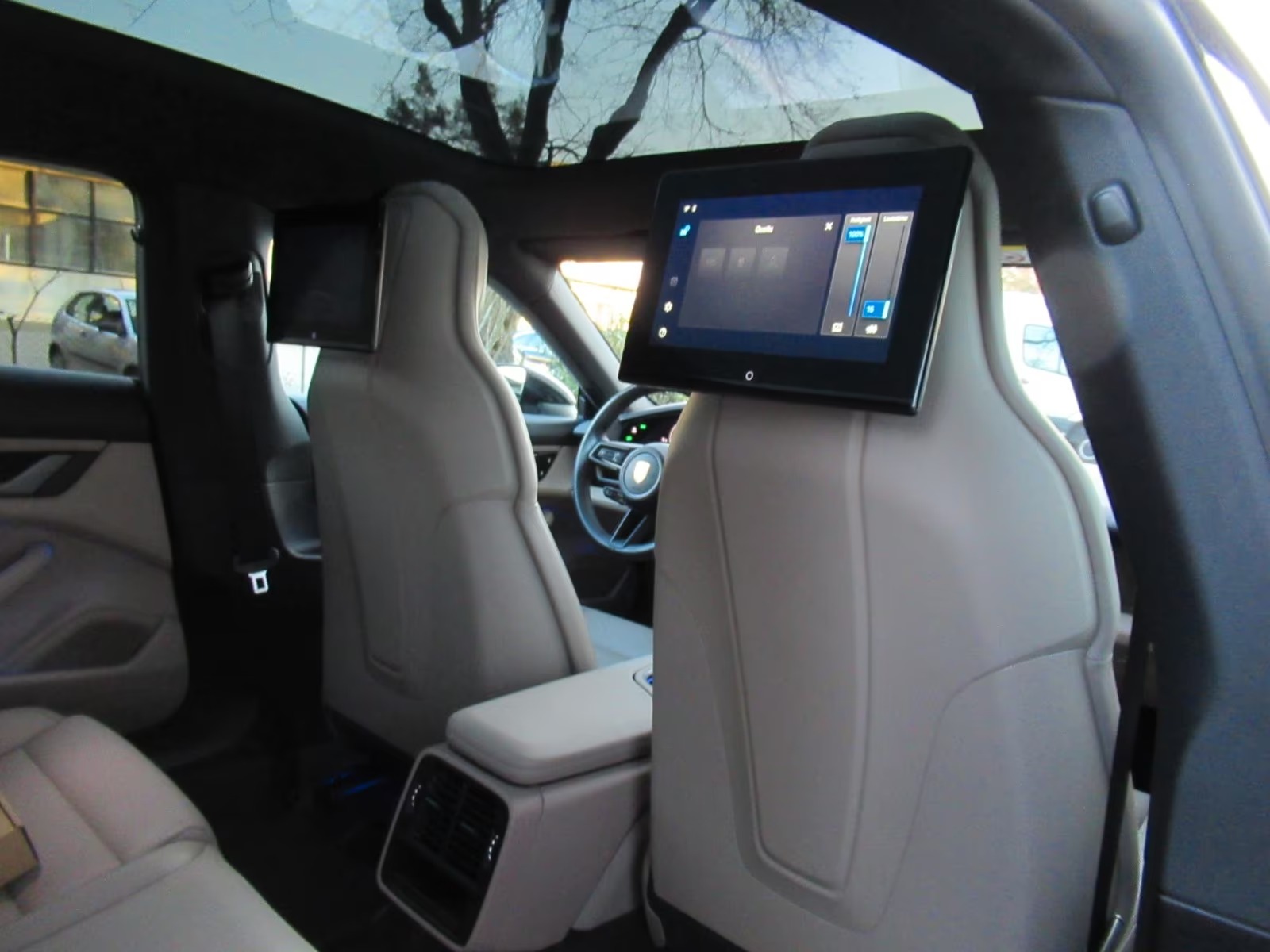 Porsche_Taycan_2025_019.jpg