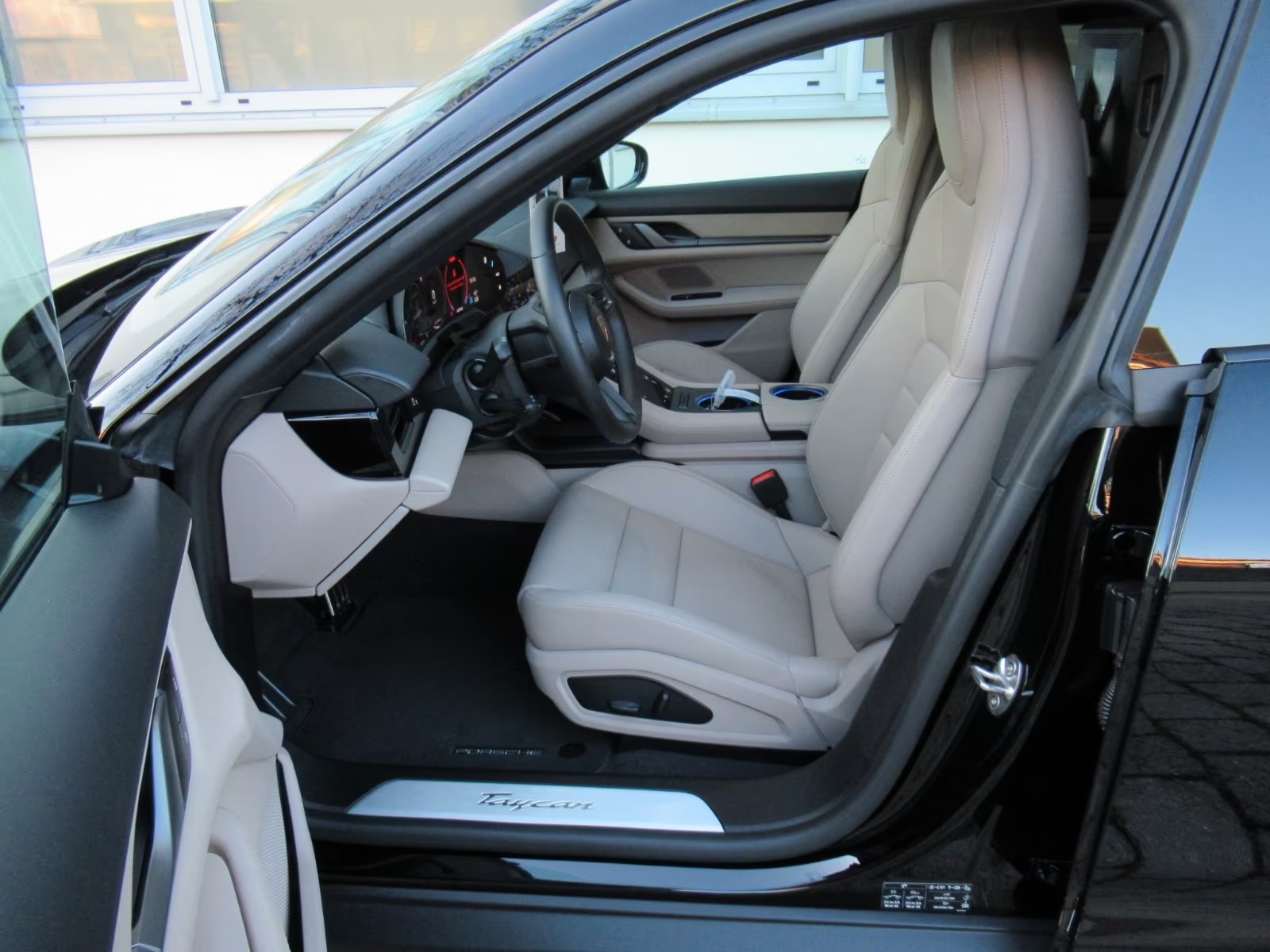 Porsche_Taycan_2025_020.jpg